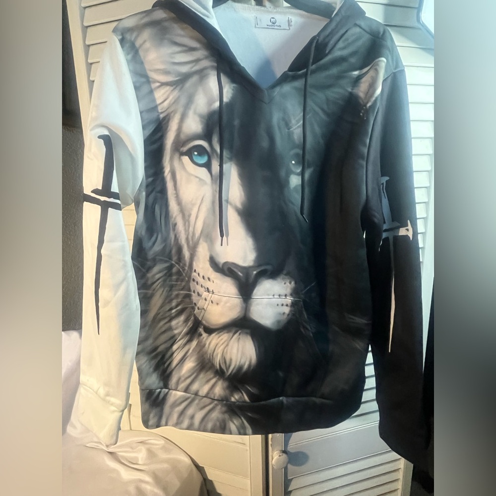 MAROTHS Lion Graphic Hoodie - Black and White